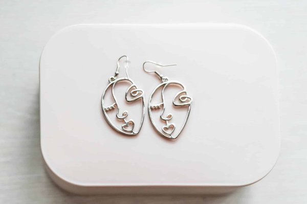 Boucles d'oreilles femmes : nos conseils pour choisir le meilleur produit