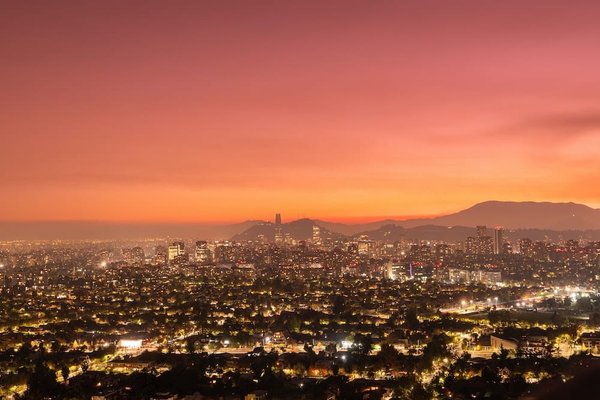 Quels sont les avantages de l'utilisation d'une théière japonaise en fonte ?